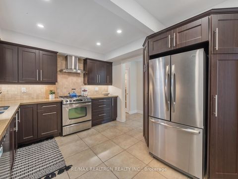 Photo 9 at 54 Moorcrest Drive, Aurora Village, Aurora