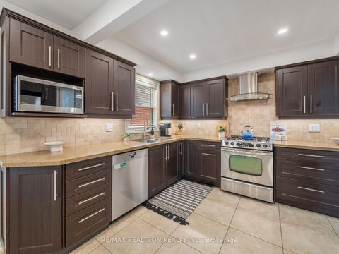 Photo 10 at 54 Moorcrest Drive, Aurora Village, Aurora