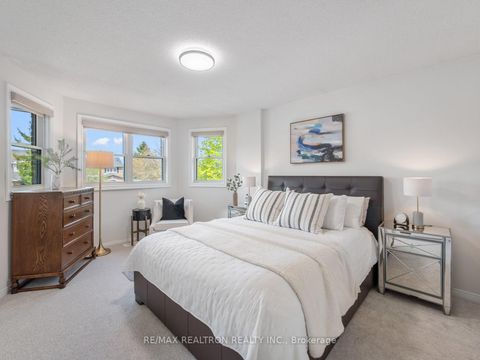 Photo 15 at 54 Moorcrest Drive, Aurora Village, Aurora