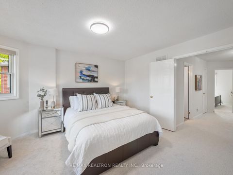 Photo 17 at 54 Moorcrest Drive, Aurora Village, Aurora