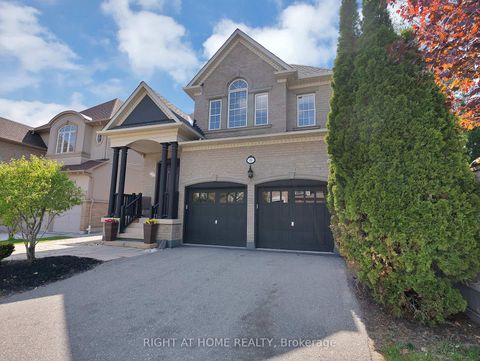 Photo 1 at 8 Yemina Gate, Patterson, Vaughan