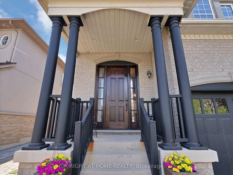 Photo 2 at 8 Yemina Gate, Patterson, Vaughan