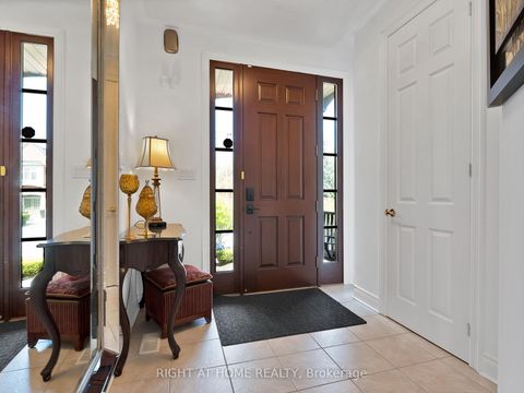 Photo 3 at 8 Yemina Gate, Patterson, Vaughan
