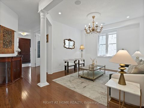 Photo 6 at 8 Yemina Gate, Patterson, Vaughan