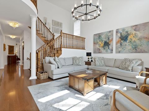 Photo 12 at 8 Yemina Gate, Patterson, Vaughan