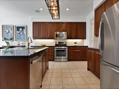 Photo 16 at 8 Yemina Gate, Patterson, Vaughan