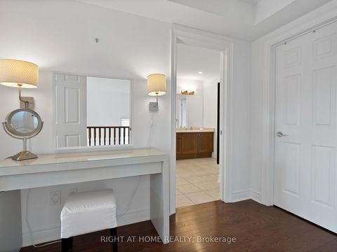 Photo 22 at 8 Yemina Gate, Patterson, Vaughan