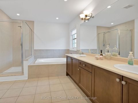 Photo 24 at 8 Yemina Gate, Patterson, Vaughan