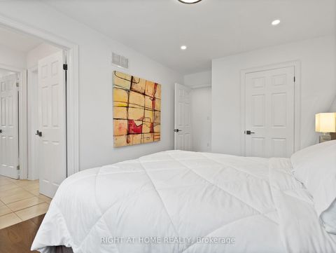 Photo 28 at 8 Yemina Gate, Patterson, Vaughan