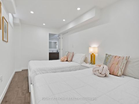 Photo 40 at 8 Yemina Gate, Patterson, Vaughan