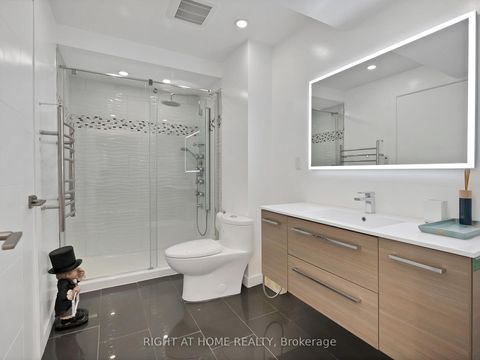 Photo 41 at 8 Yemina Gate, Patterson, Vaughan