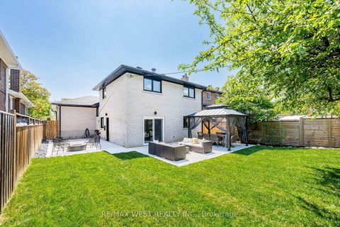 Photo 1 at 18 Torrington Drive, West Deane, Toronto