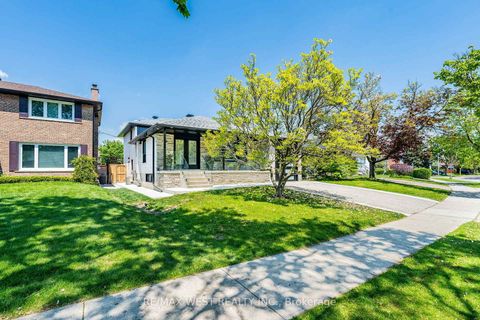 Photo 2 at 18 Torrington Drive, West Deane, Toronto