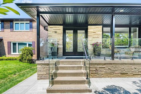 Photo 3 at 18 Torrington Drive, West Deane, Toronto