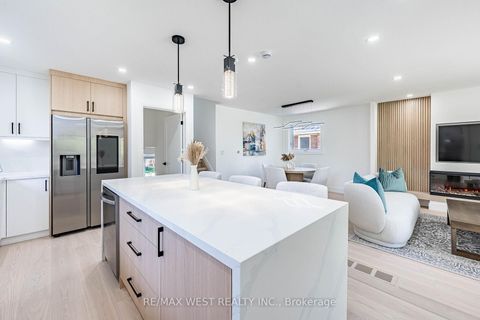 Photo 12 at 18 Torrington Drive, West Deane, Toronto