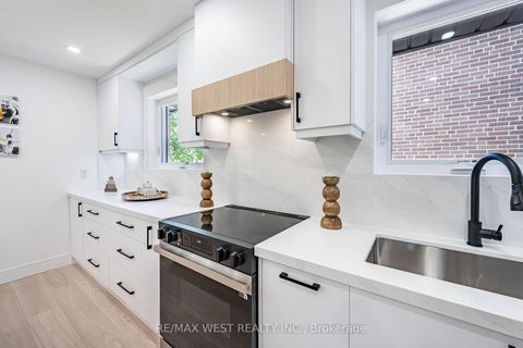 Photo 13 at 18 Torrington Drive, West Deane, Toronto