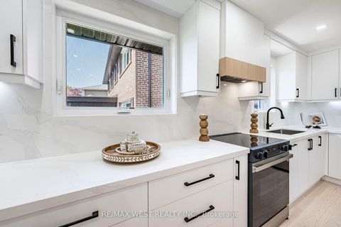 Photo 14 at 18 Torrington Drive, West Deane, Toronto