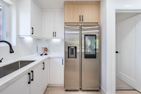 Photo 16 at 18 Torrington Drive, West Deane, Toronto