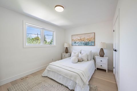 Photo 18 at 18 Torrington Drive, West Deane, Toronto