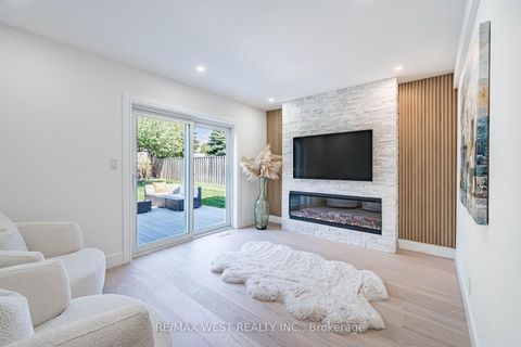 Photo 26 at 18 Torrington Drive, West Deane, Toronto