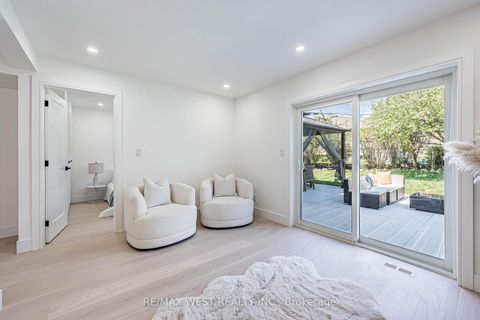 Photo 27 at 18 Torrington Drive, West Deane, Toronto