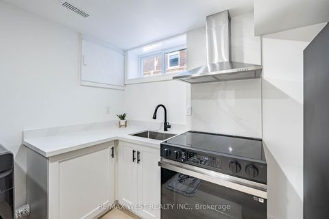 Photo 31 at 18 Torrington Drive, West Deane, Toronto