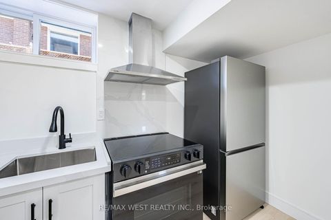 Photo 32 at 18 Torrington Drive, West Deane, Toronto