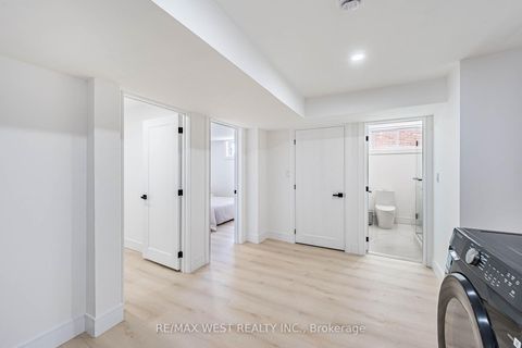 Photo 34 at 18 Torrington Drive, West Deane, Toronto
