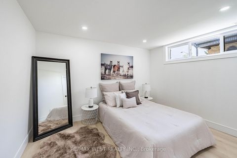 Photo 35 at 18 Torrington Drive, West Deane, Toronto