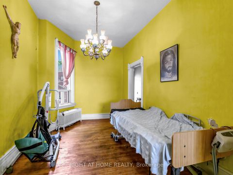 Photo 6 at 91 Borden Street, University, Toronto