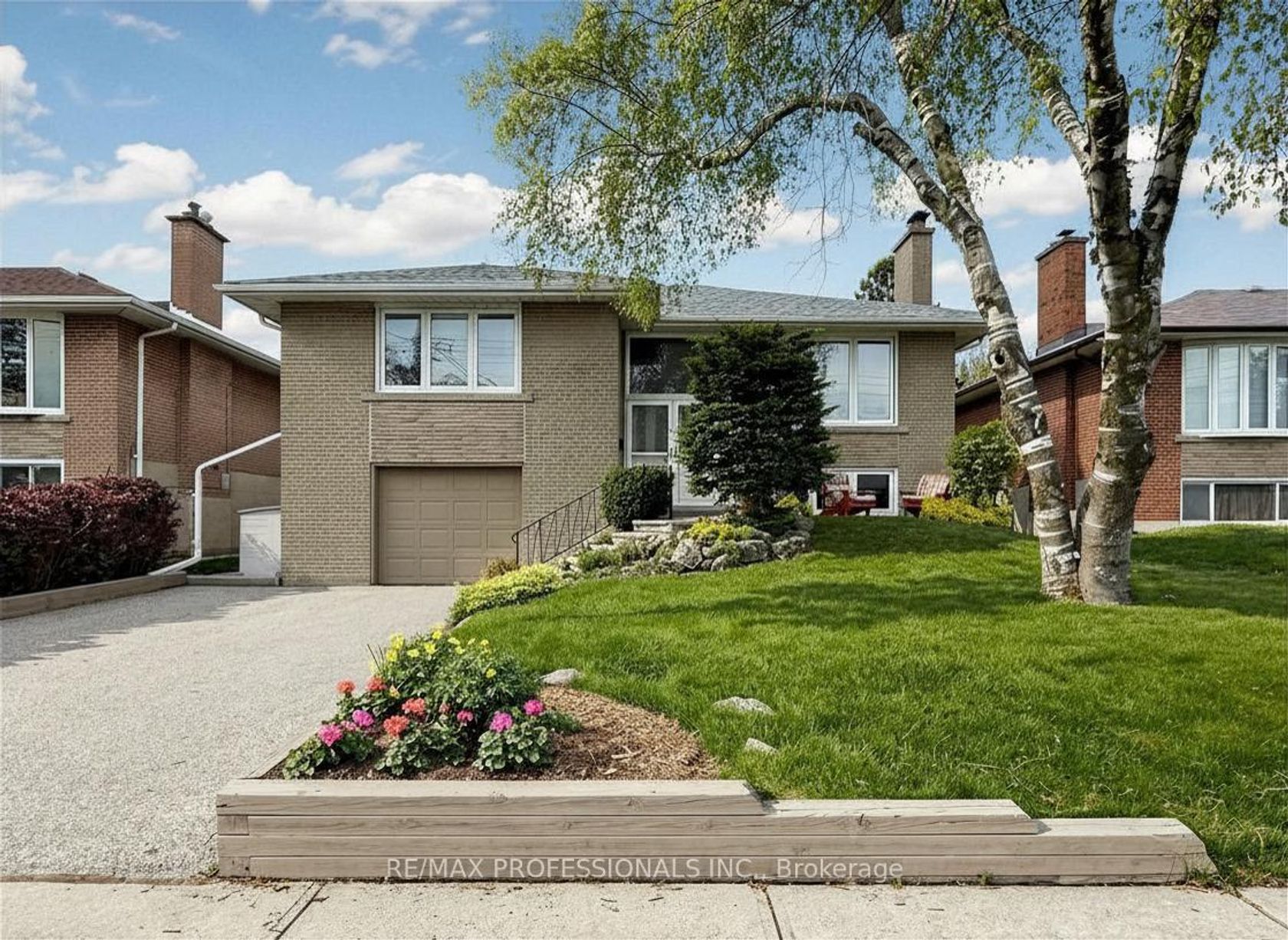 24 Breadner Drive, Richview, Toronto photo number 2