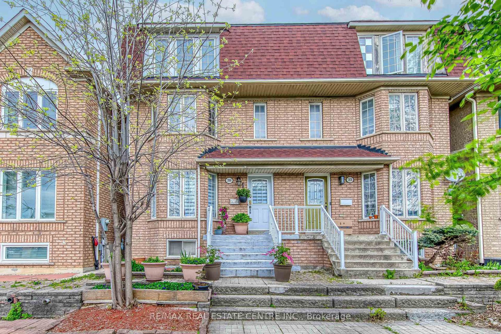 2080 St Clair Avenue W, Junction Area, Toronto photo 4