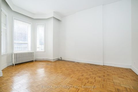 Photo 2 at 404 Manning Avenue, Little Italy, Toronto