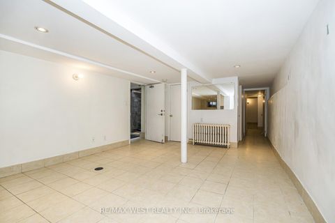 Photo 3 at 404 Manning Avenue, Little Italy, Toronto