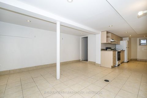 Photo 4 at 404 Manning Avenue, Little Italy, Toronto
