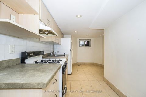 Photo 6 at 404 Manning Avenue, Little Italy, Toronto