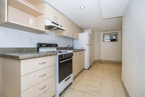 Photo 7 at 404 Manning Avenue, Little Italy, Toronto