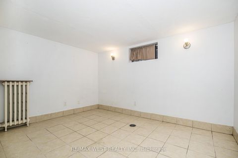 Photo 9 at 404 Manning Avenue, Little Italy, Toronto