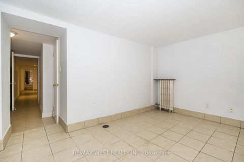 Photo 10 at 404 Manning Avenue, Little Italy, Toronto