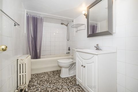 Photo 11 at 404 Manning Avenue, Little Italy, Toronto