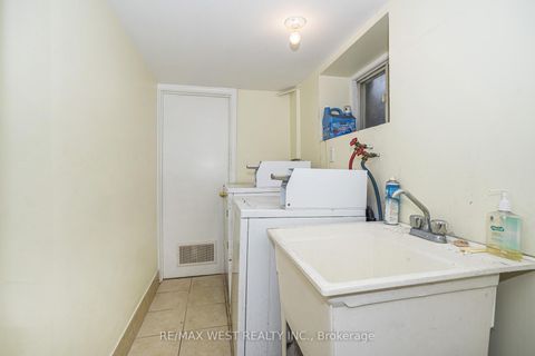 Photo 12 at 404 Manning Avenue, Little Italy, Toronto