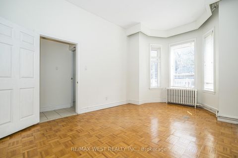 Photo 13 at 404 Manning Avenue, Little Italy, Toronto