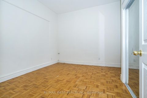 Photo 14 at 404 Manning Avenue, Little Italy, Toronto