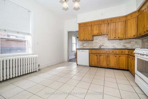 Photo 16 at 404 Manning Avenue, Little Italy, Toronto