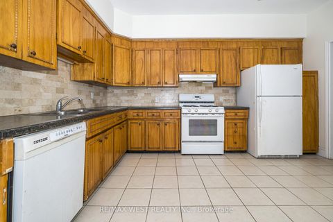 Photo 17 at 404 Manning Avenue, Little Italy, Toronto