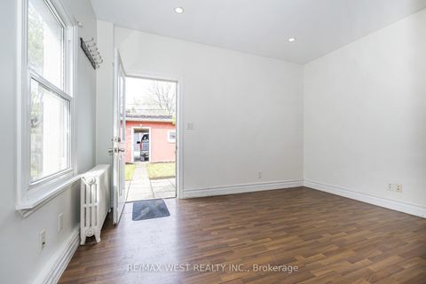 Photo 18 at 404 Manning Avenue, Little Italy, Toronto