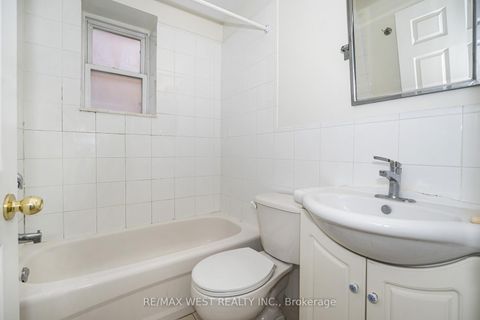Photo 22 at 404 Manning Avenue, Little Italy, Toronto