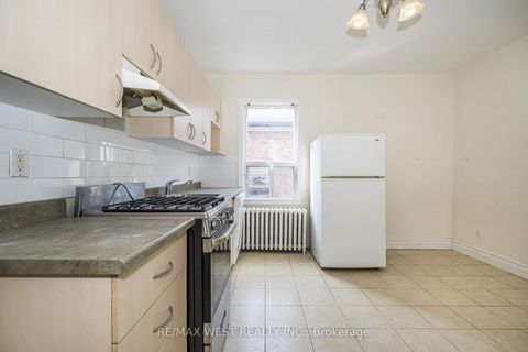 Photo 26 at 404 Manning Avenue, Little Italy, Toronto