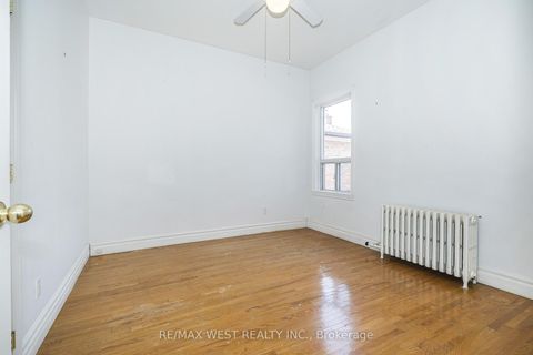 Photo 30 at 404 Manning Avenue, Little Italy, Toronto