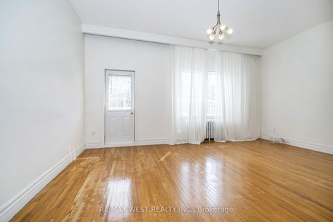 Photo 31 at 404 Manning Avenue, Little Italy, Toronto